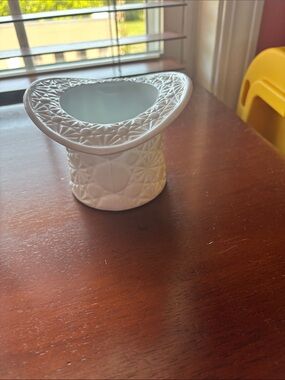 Source Unknown White Ceramic Hat-Shaped Trinket Dish